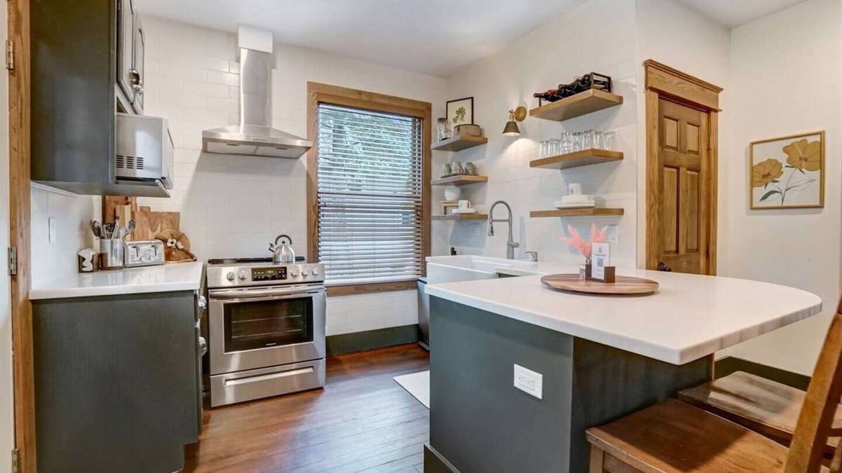 New Haven House | Spacious Pet & Family-Friendly Home for 9+ Guests