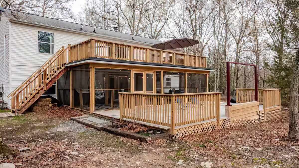 Cresco House | “Spacious Poconos Home Hot Tub Game Room & Theater”