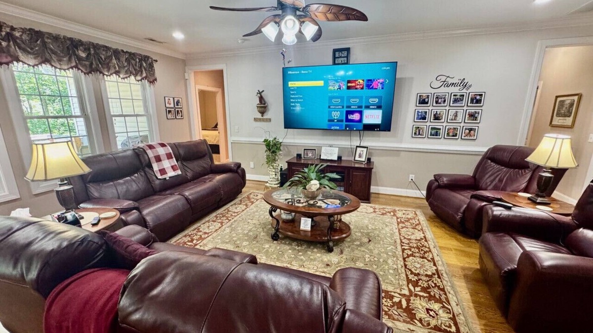 Trinity House | Spacious & Pristine 5 Bedroom 4 Bath Home on 5 Acres