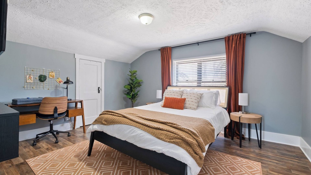 Medical Center House | Spacious, Private Bedroom Prime Location Near UNMC/Blackstone - Shared House