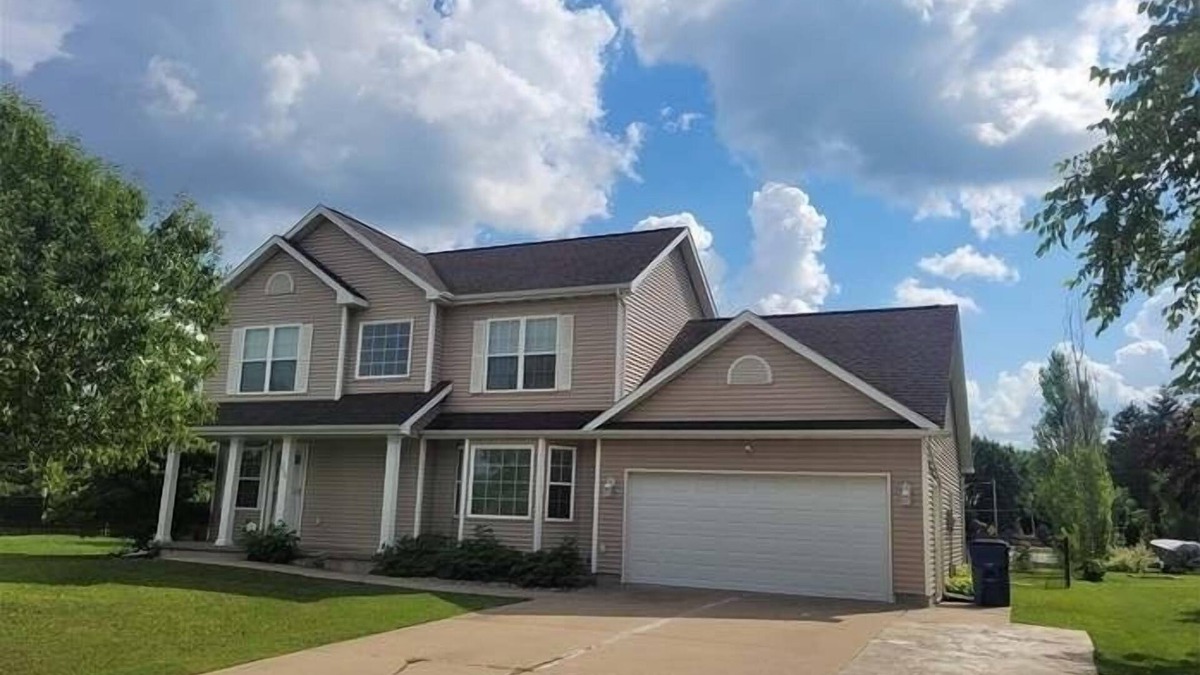 Ankeny House | Spacious Private BR & BA in Ankeny