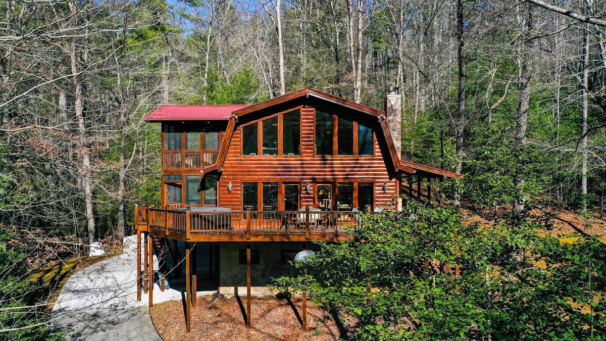 Aska Cabin | Spacious private cabin with hot tub, fireplace ~15 mins from Blue Ridge