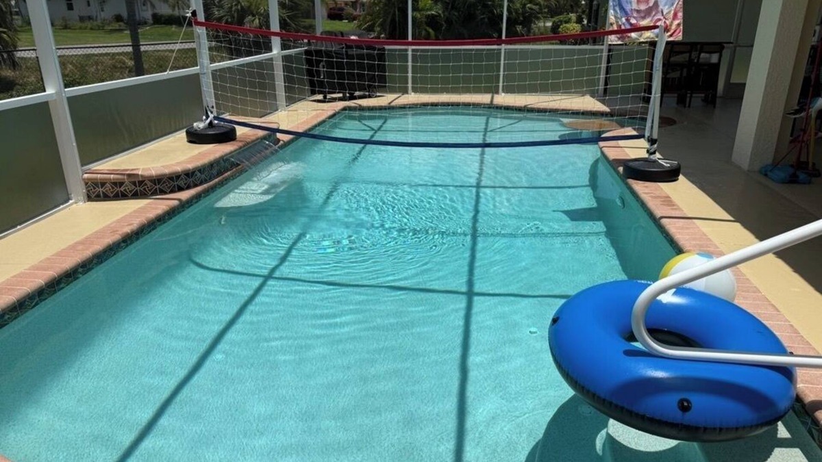 Lake Suzy House | Spacious Private Home 4BR 3 BA w/Heated Pool