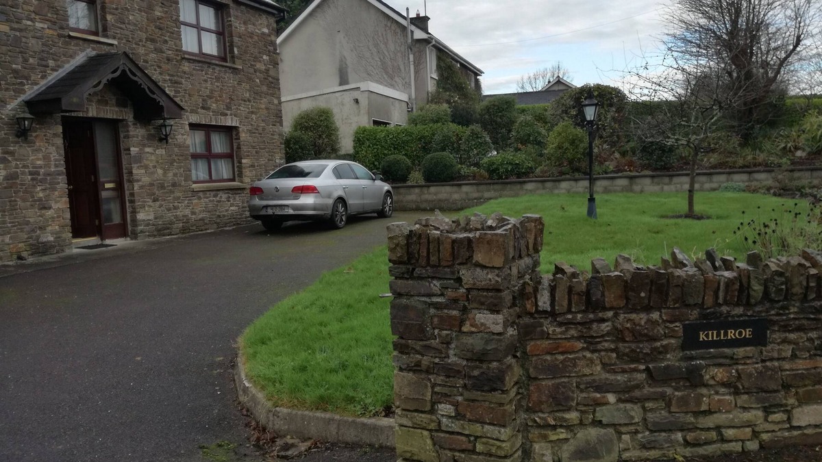 Clonakilty House | Spacious private home 5 minutes walk from Clonakilty Town Centre with parkingn