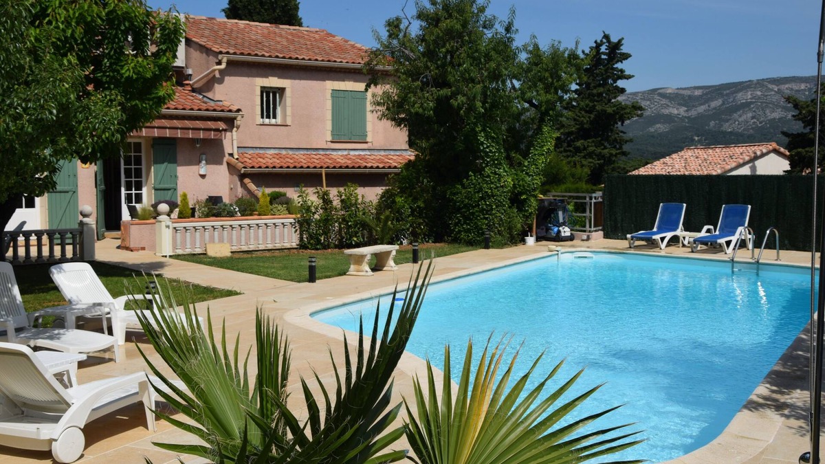 Aubagne Villa | Spacious, private Provencal house with large swimming pool