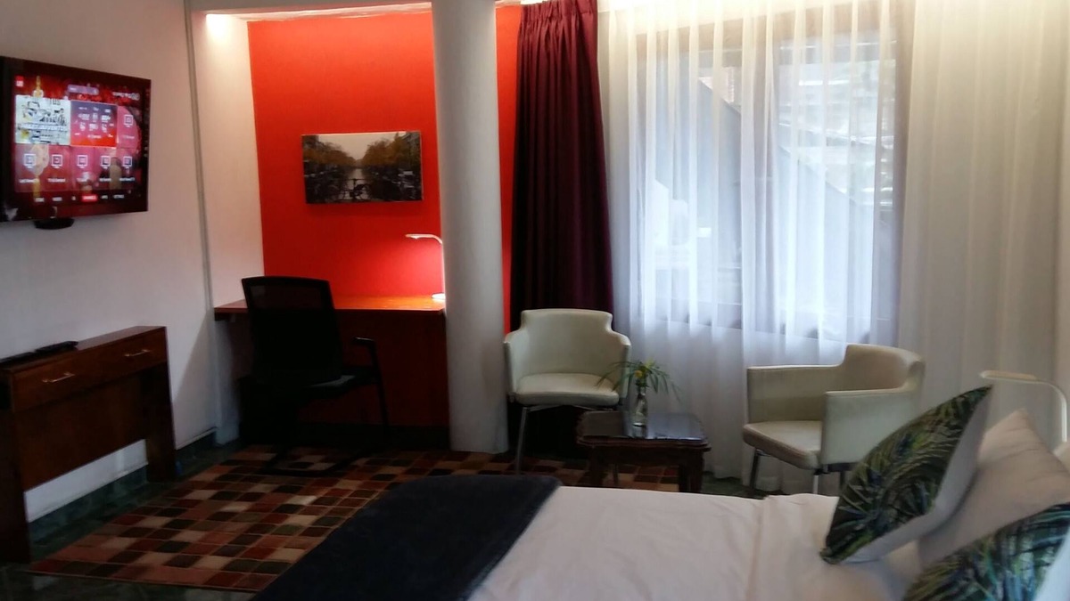 Salatiga Bed & Breakfast | Spacious private room in local and green environment