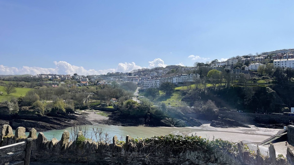 Hele House | Spacious property with a ballroom and phenomenal sea and harbour views