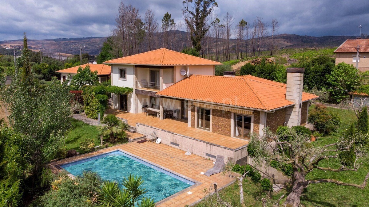 Cossourado Villa | Spacious, quiet Olival villa - Air-conditioned and heated
