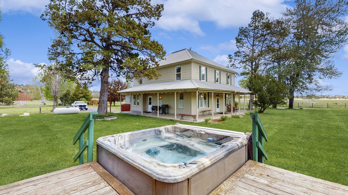 Crooked River Ranch House | Spacious Ranch Home on Long Hollow Ranch, w/hot tub, WiFi, access to trails
