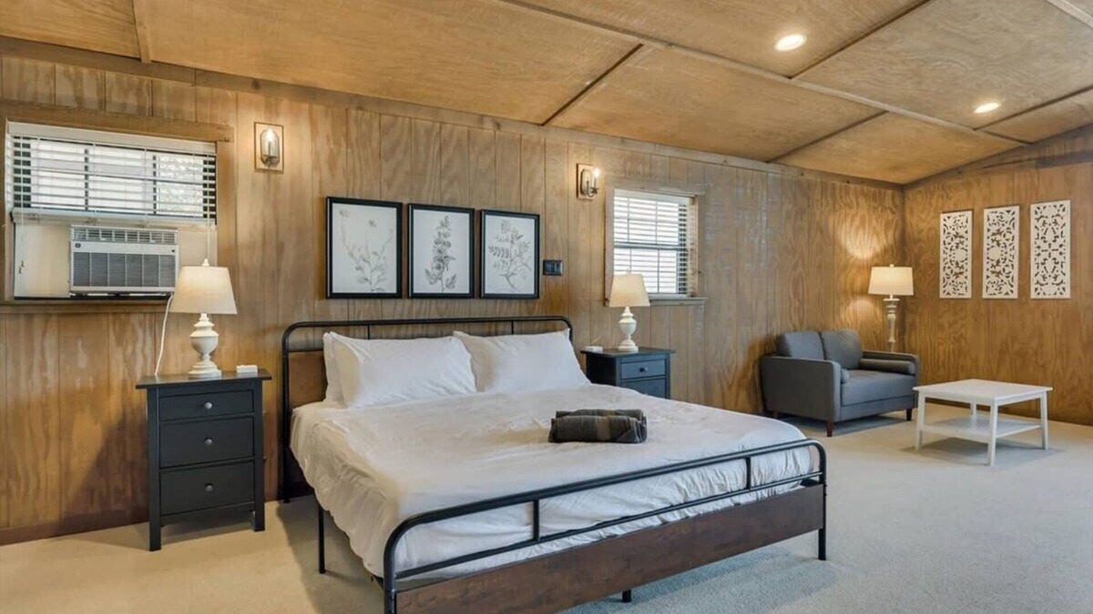 Weston House | Spacious Ranch Style Home w/Cinema Room