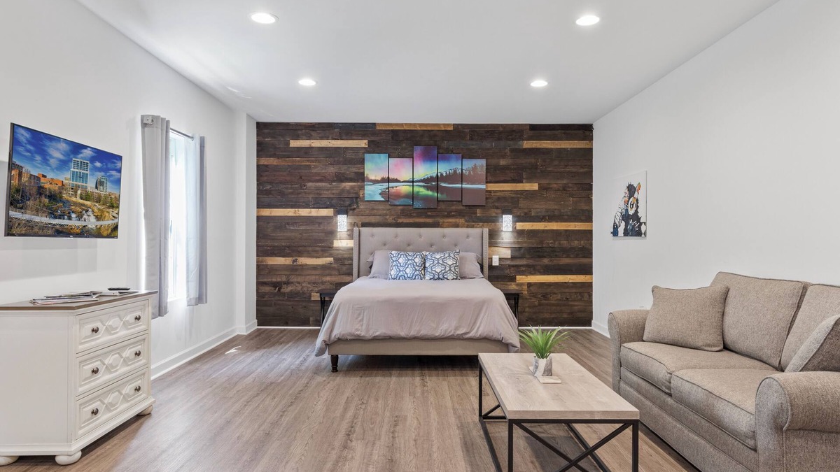 Five Forks House | Spacious Renovated Studio W/Private Self Check in!