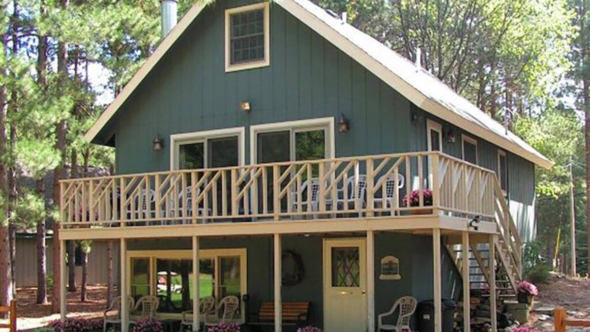 Thompsonville House | Spacious Resort Home on 10th Fairway - 6 Bedrooms, 3 Baths. GOLF, SKI, SPA