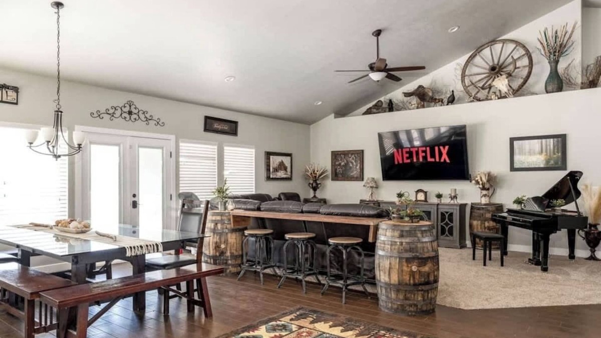 Grantsville House | Spacious Retreat for over 32 Parking, Horse Stalls