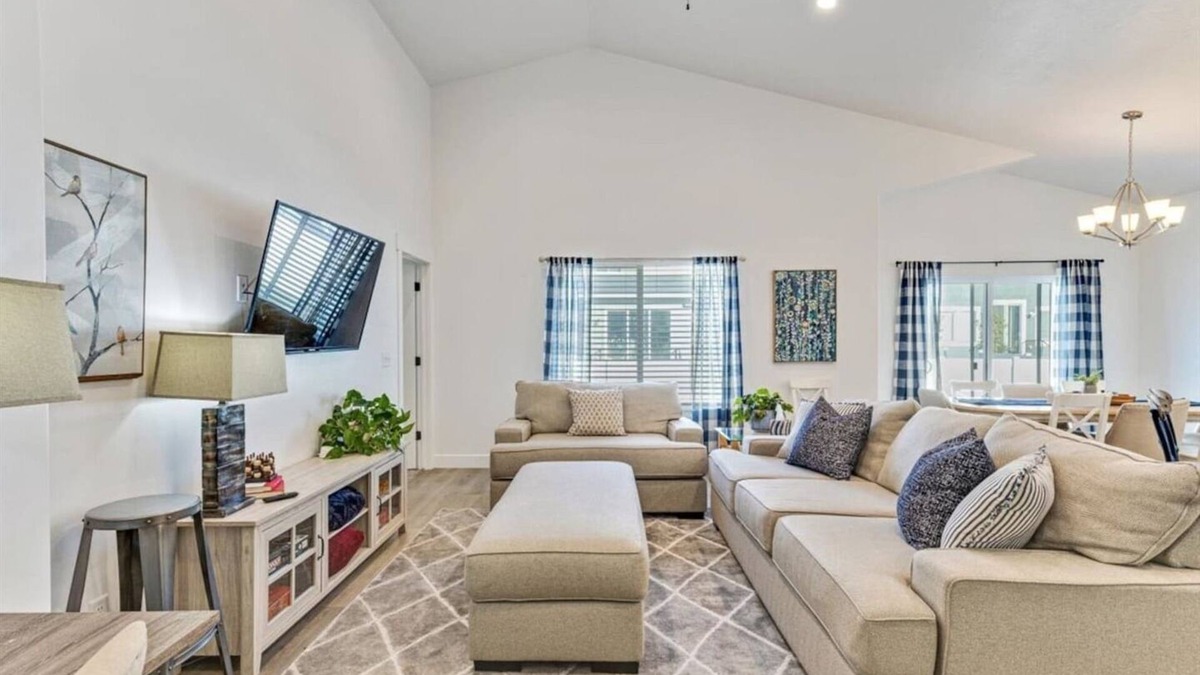 Vineyard House | Spacious Retreat for Unforgettable Gatherings!