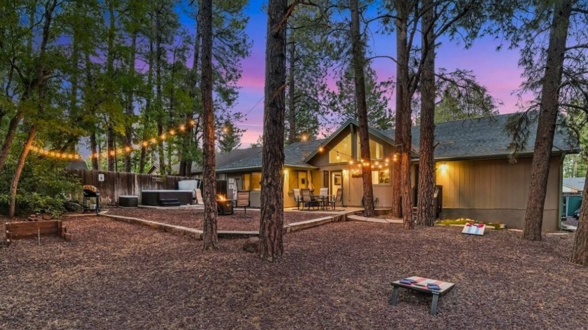 Flagstaff House | Spacious Retreat in the Pines w/Hot Tub + Fireplace! Fall Specials!