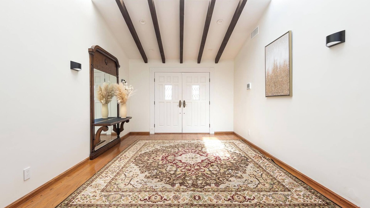 The Bird Streets Bed & Breakfast | Spacious retreat in the Bird Streets with city view and luxurious hot tub