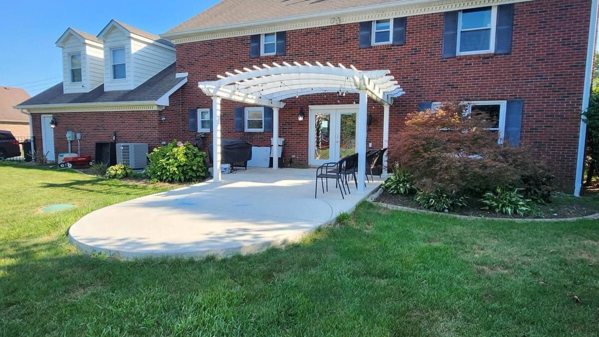 Indianapolis House | Spacious Retreat Near Eagle Creek Park – Modern Comfort & Entertainment