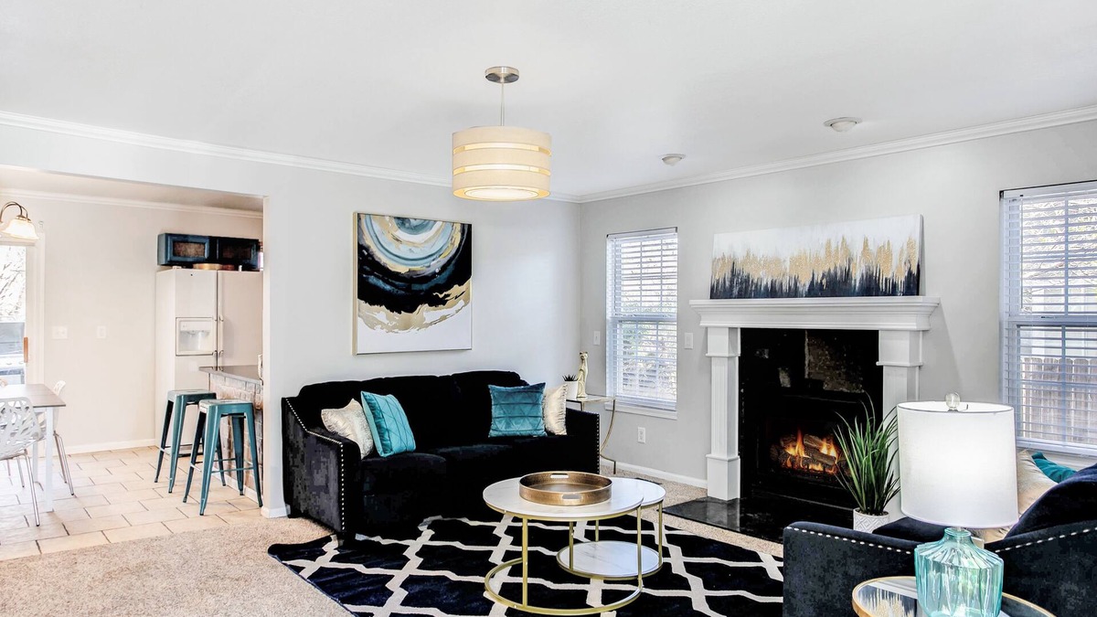 Wichita House | Spacious Retreat with great yard 4bd/3bth