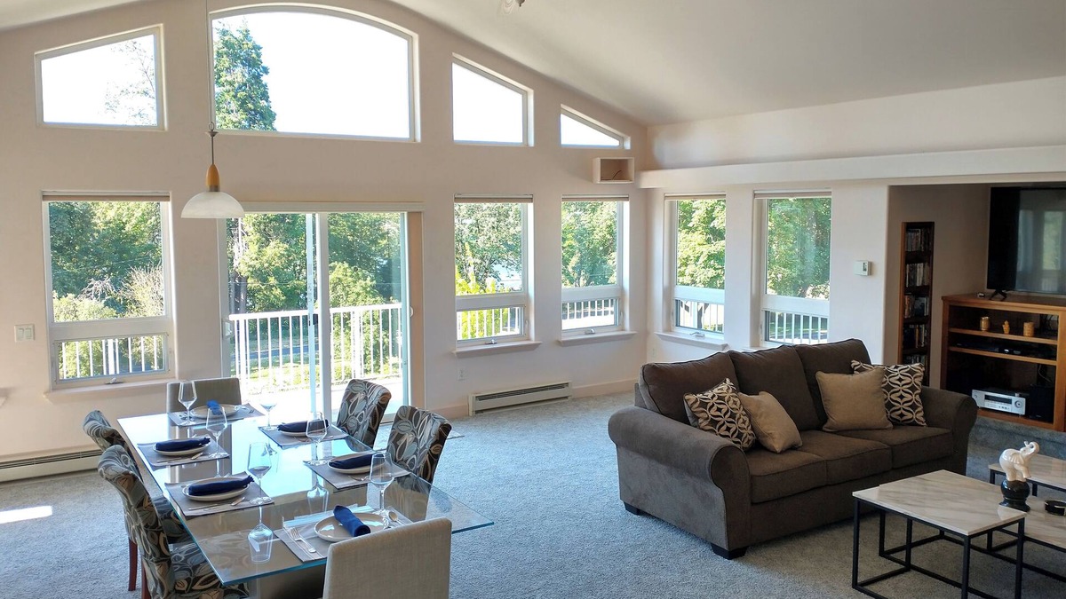 Springfield House | Spacious river view near stadium