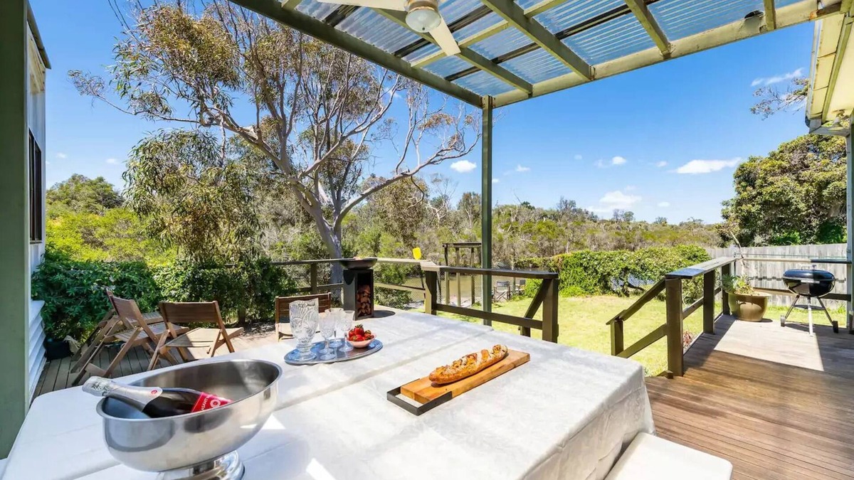 Seaford House | Spacious riverfront beach house getaway