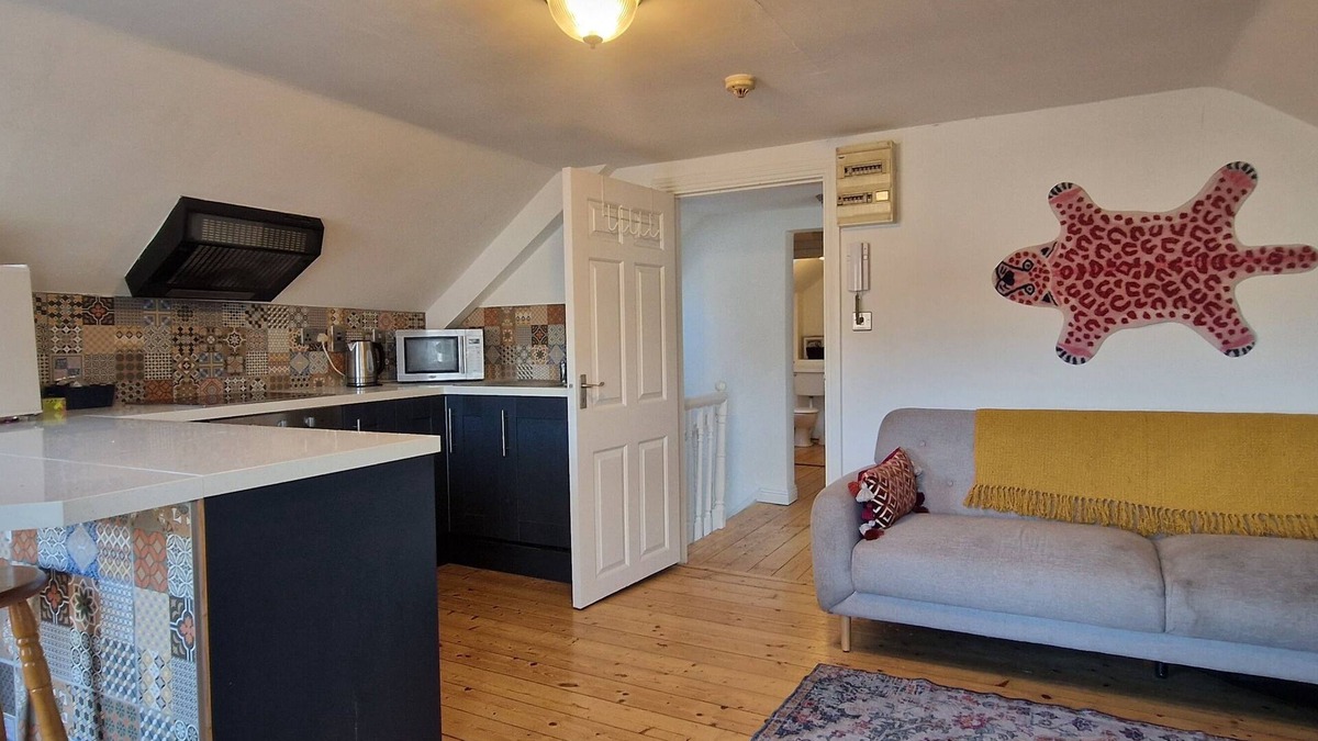 Victorian Quarter Apartment | Spacious Riverside 2Bd, Mid City - Above Bar&Venue