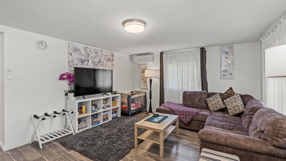 Tukwila House | Spacious RiverSide Family Home with patio and backyard, 9 mins to SeaTac Airport
