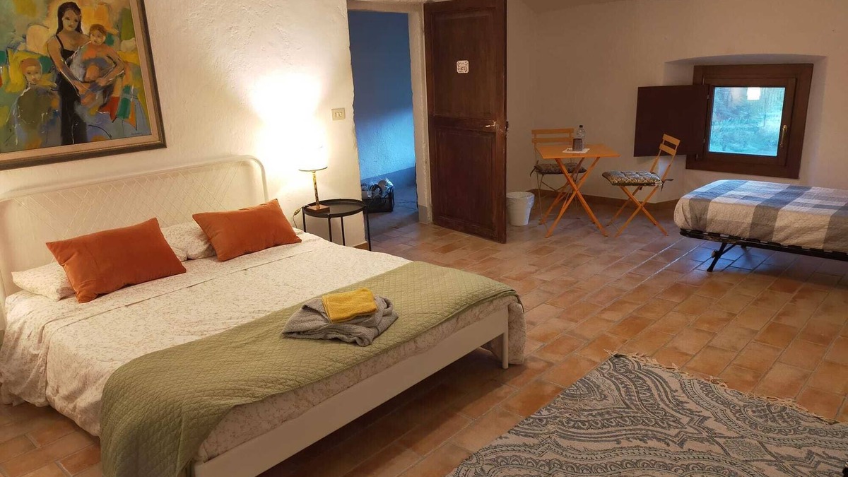 Montaldeo House | Spacious room in a 18th-century farmahouse with parking and wi-fi