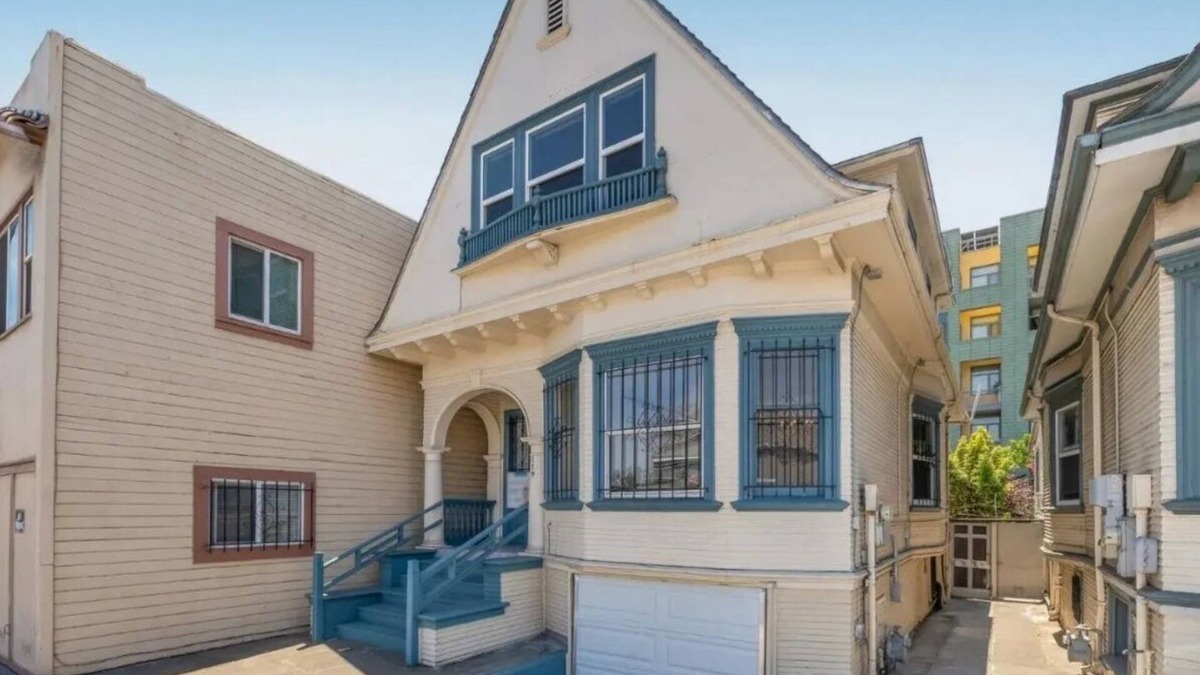 Chinatown House | Spacious Room w/Private Bath, Prime Location Near Lake Merritt BART & SF Access