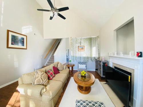 Southeast Raleigh House | Spacious room with Shared bathroom