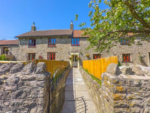 Kewstoke House | Spacious-Rustic Cottage-Dog Friendly-w log burner