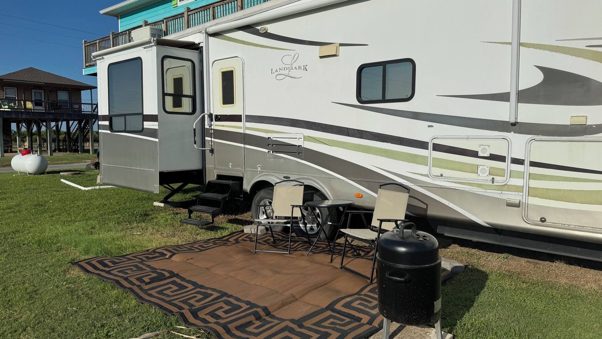 Holly Beach House | Spacious RV with AC in charming Holly Beach