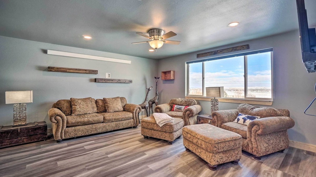 Saratoga Condo | Spacious Saratoga Condo w/Mountain Views!
