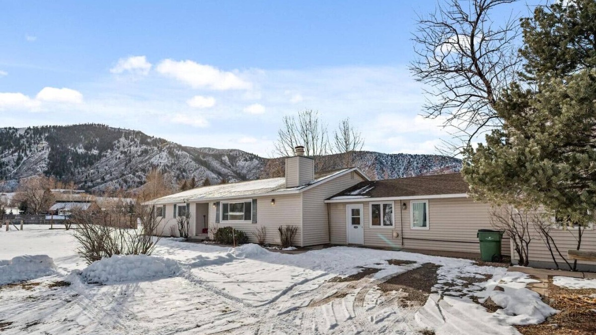 Basalt House | Spacious/Secluded 2 Acres Remodeled Walk To Willit