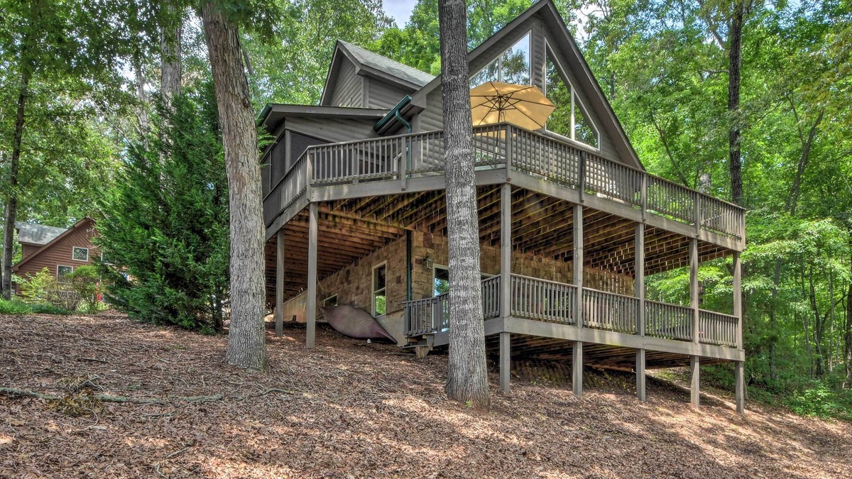 Serenity Bay Cabin | Spacious Seneca Retreat - Steps to Lake Keowee!