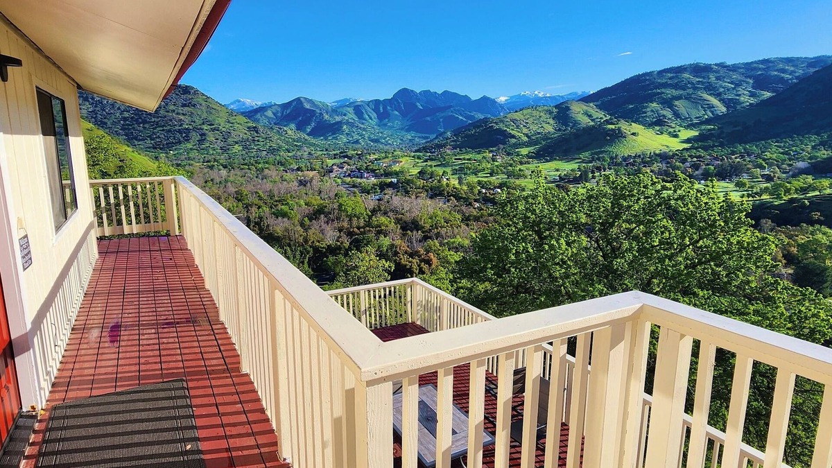 Three Rivers House | Spacious Sequoia Park 5 bed 3 bath house w/AC & WIFI in charming Three Rivers