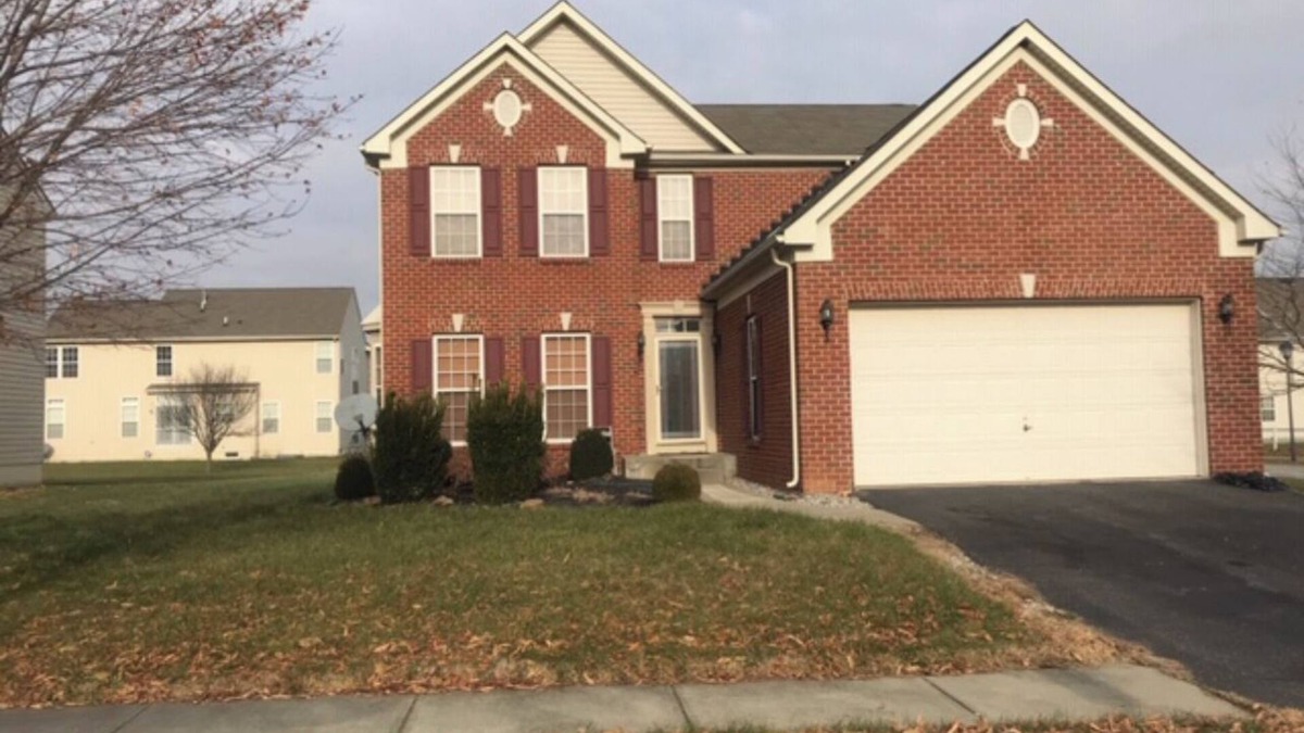 New Castle House | Spacious Single Family Home Near Water, Recreational Areas/Parks, and Shopping.