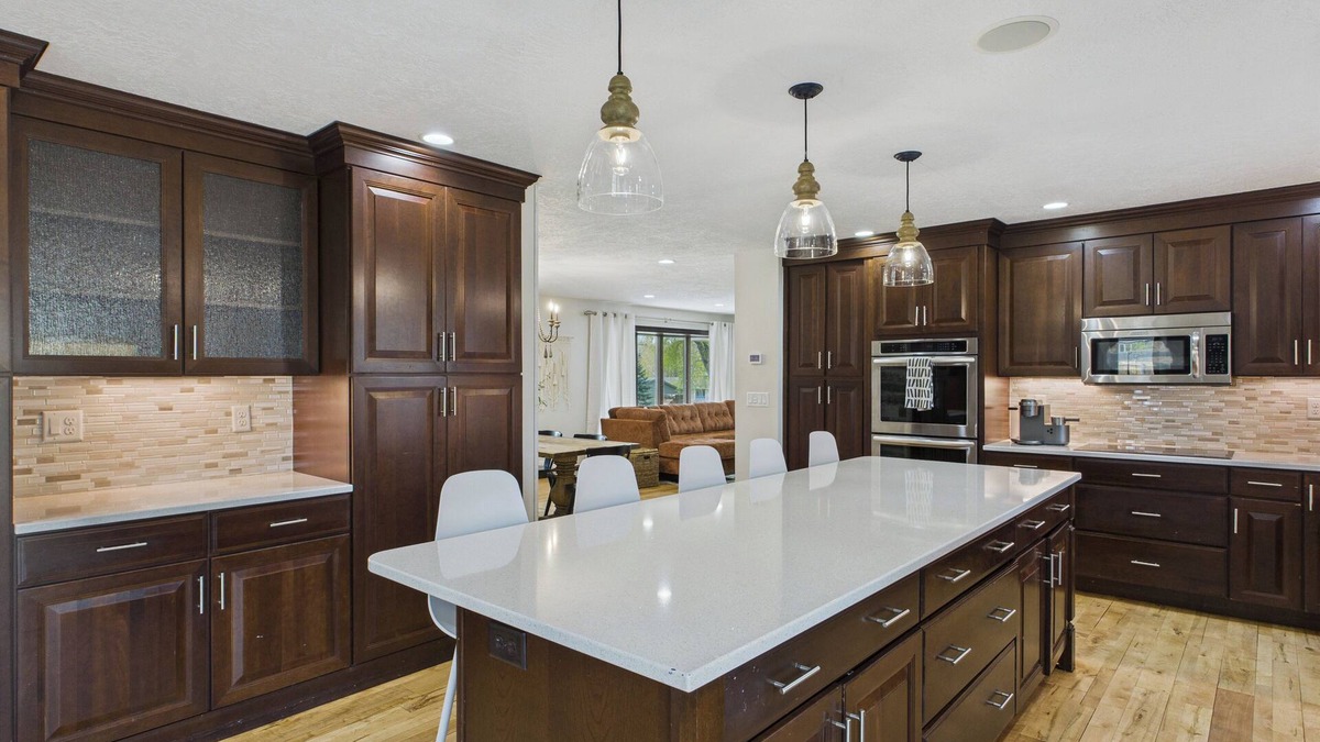Sioux Falls House | Spacious Sleeps 18+ 6-bedroom house with movie theatre, sports court, huge yard