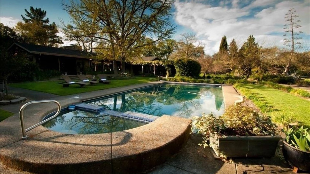 Eldridge House | Spacious Sonoma Gated Retreat with Pool, Tennis and Pickleball