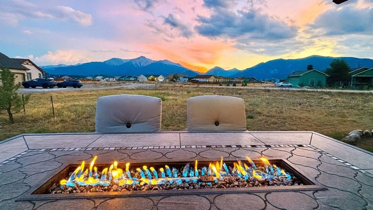 Buena Vista House | Spacious, Spectacular Mtn Views, Centrally Located! Brand New Listing!