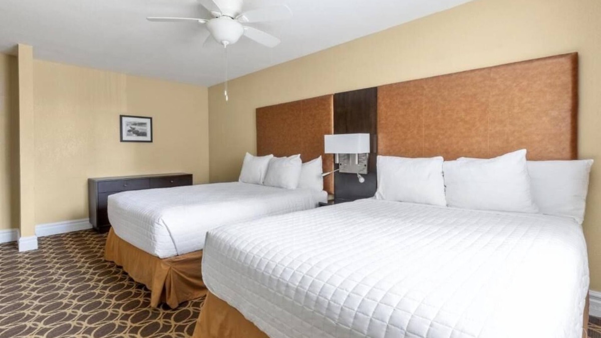 Corte Madera Hotel | Spacious Stay Near Golden Gate | Outdoor Pool | Free Parking | BBQ Area