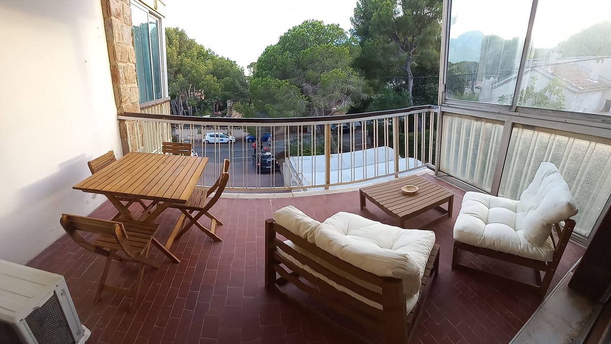 La Seyne-sur-Mer Apartment | Spacious Studio 5 minutes walk from the beach, air conditioning, WIFI, Terrace
