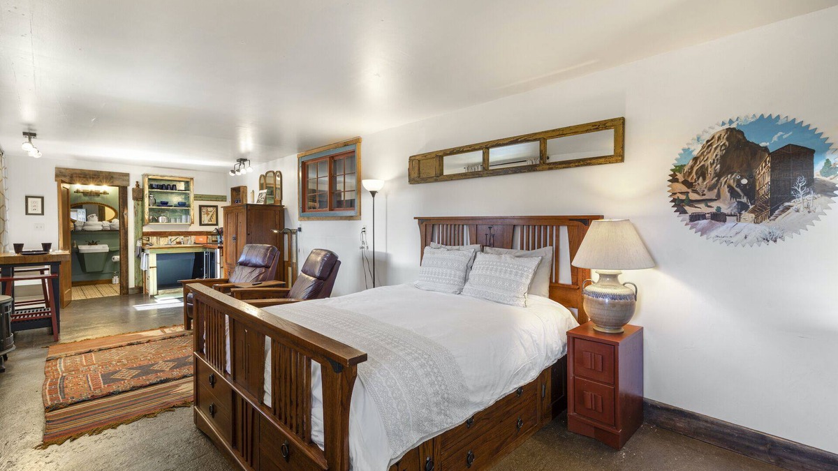 Creede Apartment | Spacious Studio Apartment - Walkable to Historic Downtown Creede