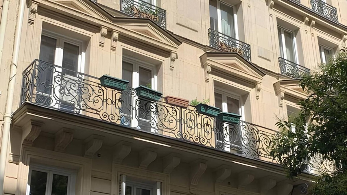 Arts-et-Metiers Apartment | Spacious Stunning 6th Floor Apartment in Renovated "Haussmannian" Building