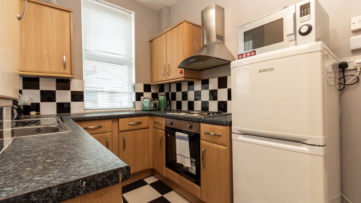 Eccles Bed & Breakfast | Spacious Suite 3: Private Room for 3