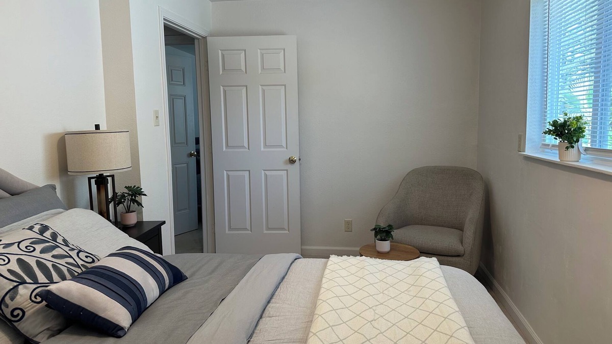 Arden-Arcade House | Spacious Suite E