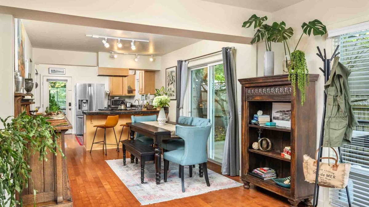 South Burlingame House | Spacious SW Portland 4BR/3BA | 2 King Suites | 15min to Downtown | Groups of 8