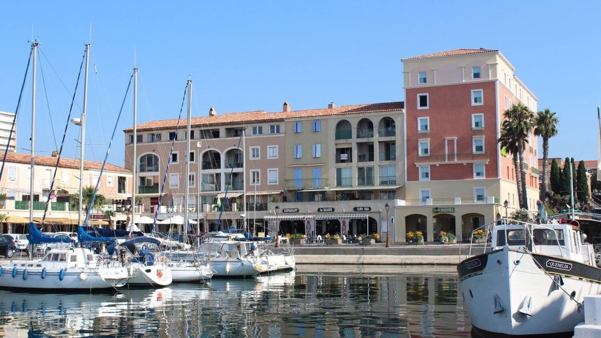 Port-de-Bouc Apartment | Spacious T2 Sea/Port 200m away with all comforts Fibre-Ideal for business travel or vacations