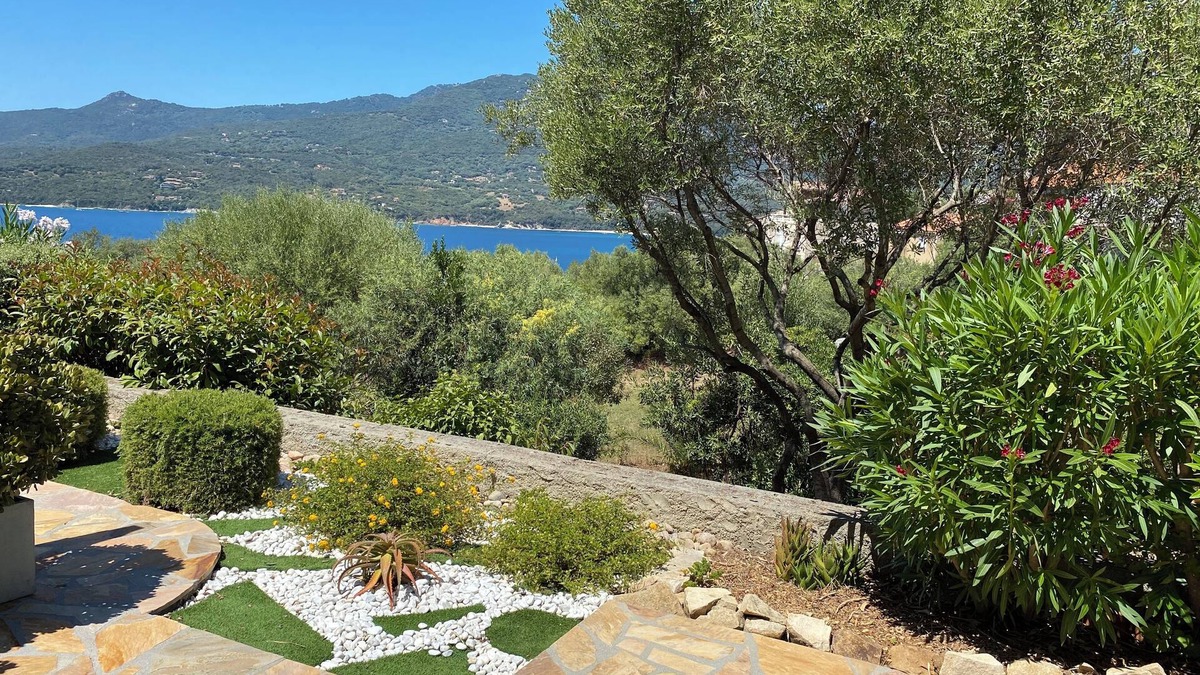 Propriano Apartment | Spacious T3 in villa, quiet, sea view, garden, 8 minutes from the beach and Propriano center