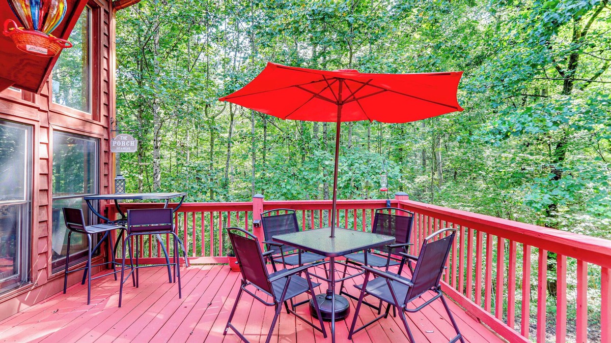 Talking Rock Cabin | Spacious Talking Rock Cabin: Game Room, Fire Pit!