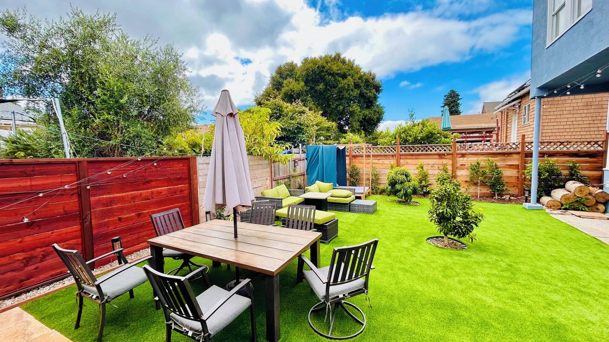 Bushrod House | Spacious Temescal Home near UC-Berkeley with Firepit Patio & Outdoor Dining